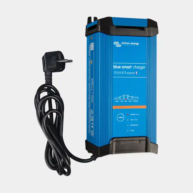 Batterieladegerät Victron Blue Smart Charger IP22, 230 V, 12 V, 15 A / Stunde, mit 3 Ausgängen, ohne Ladekabel Letzte Chance